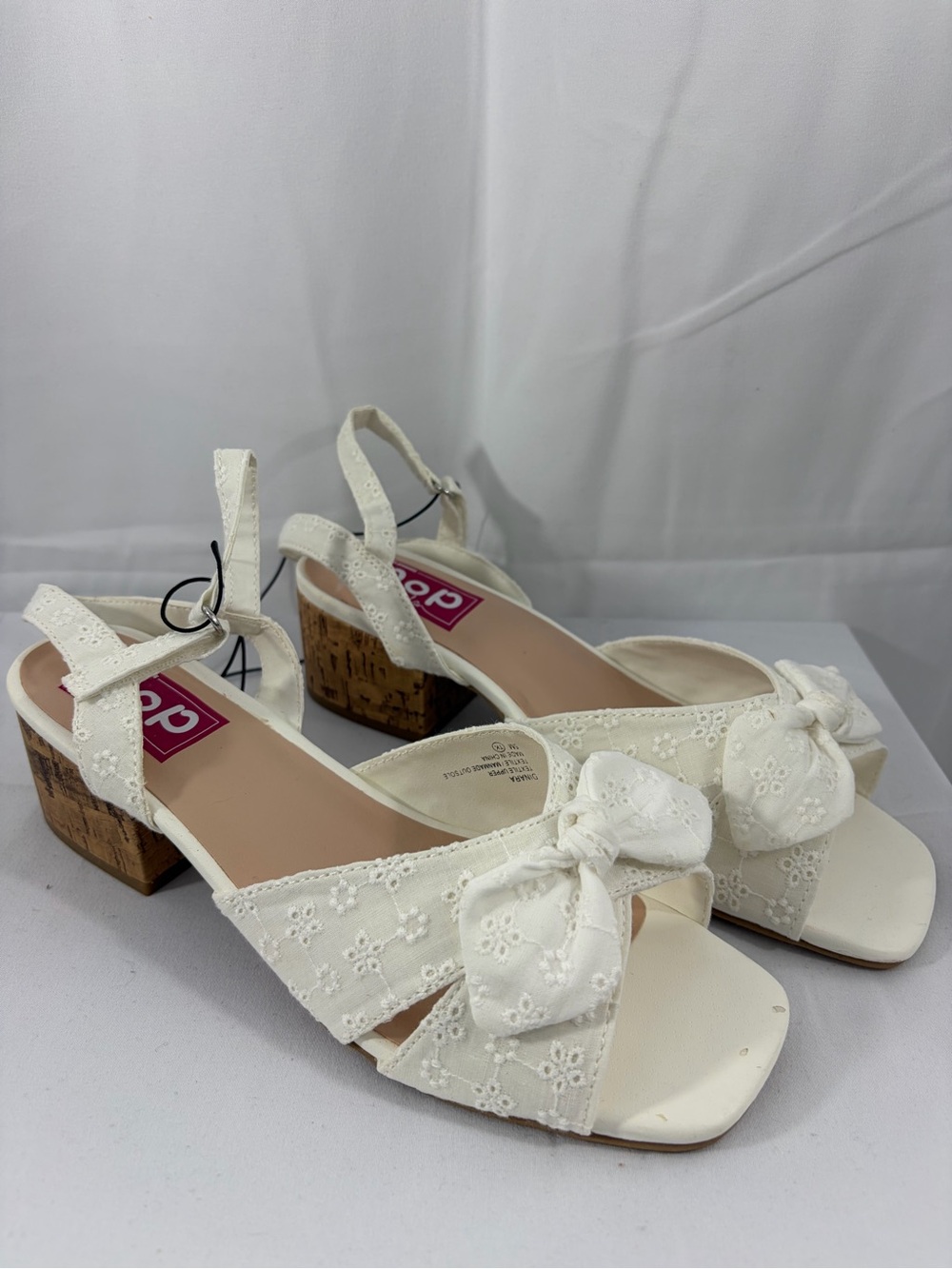 NWT pop Women’s Size 5 White Floral Eyelet Bow Block Heel Sandals